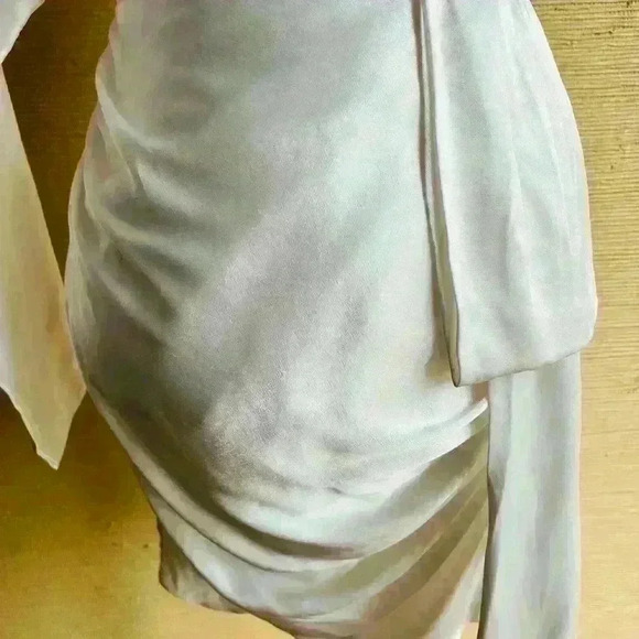 NEW! Elliatt Zelda Satiny One Shoulder Dress - Picture 5 of 11